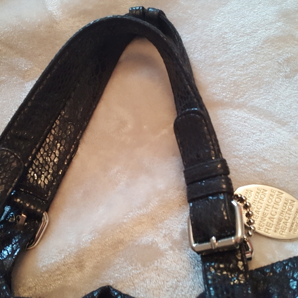 Kenneth Cole Reaction snake skin look purse - Picture 4 of 8